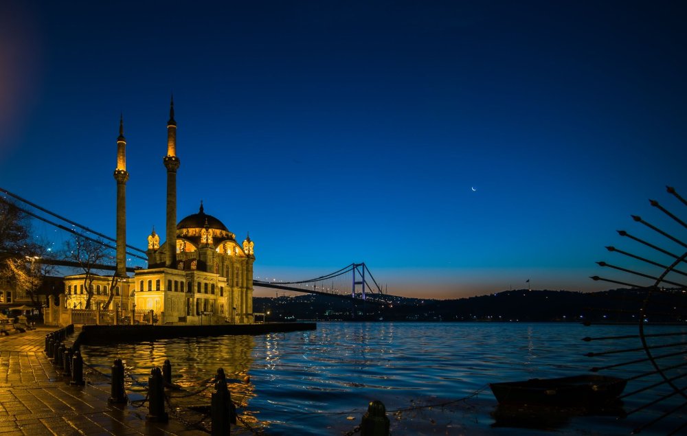Мечеть на набережной Стамбула
