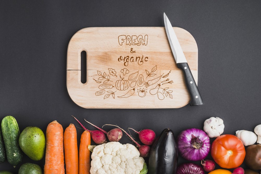 Доска с овощами деревянная