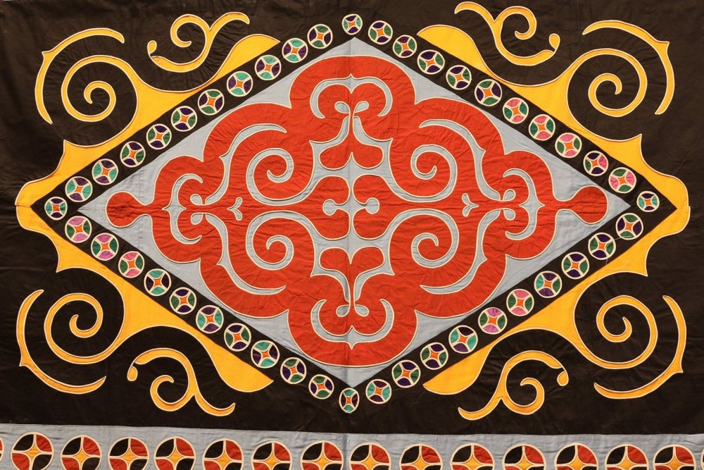 Кот на ковре