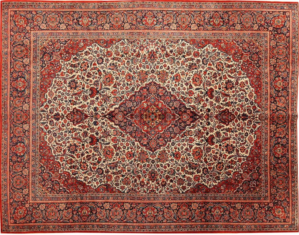 Красный ковер на стене