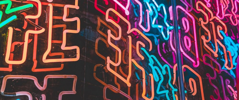 Неоновые китайские символы