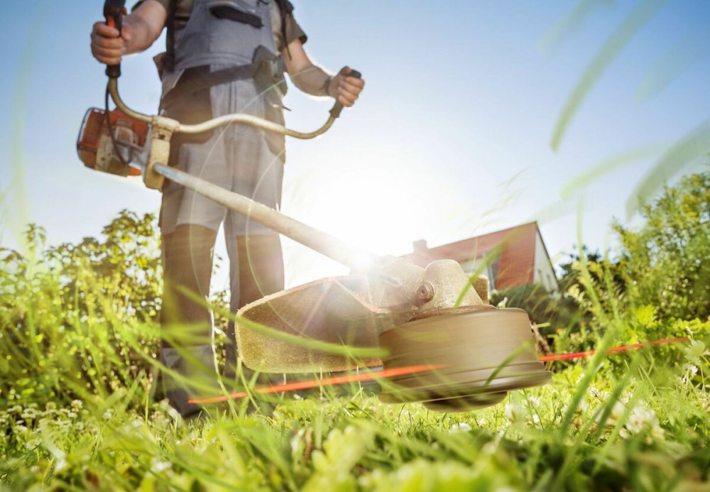 Покос травы Хускварна