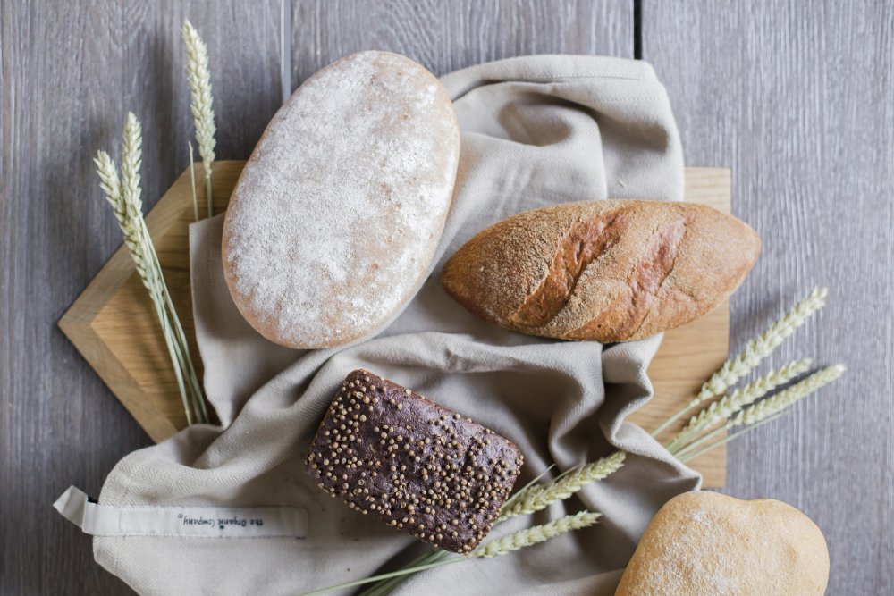 Хлеб на салфетке