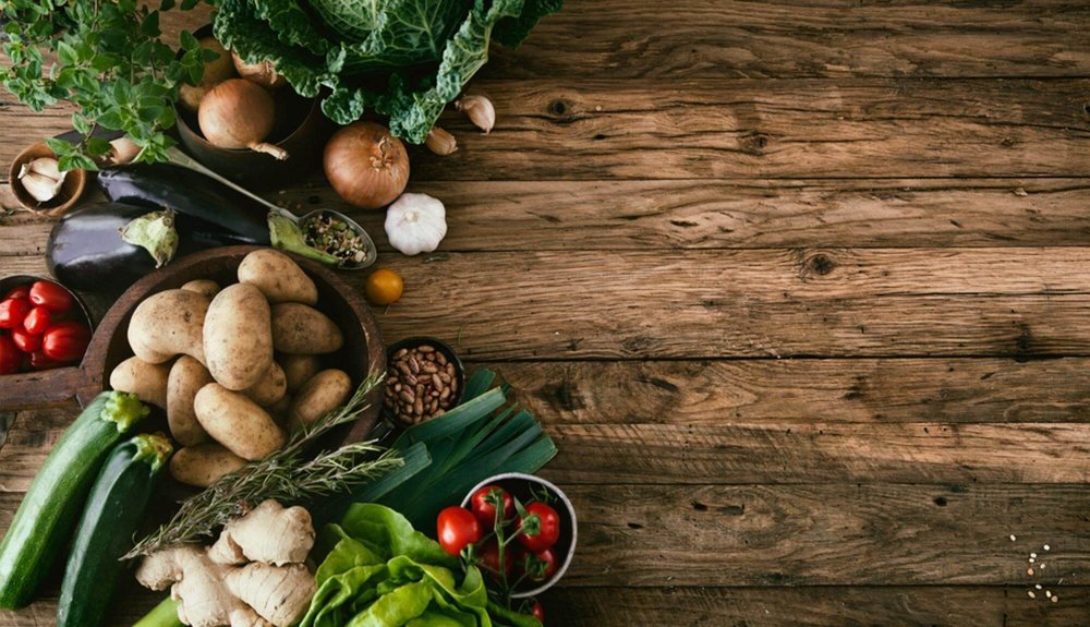 Овощи на деревянной поверхности