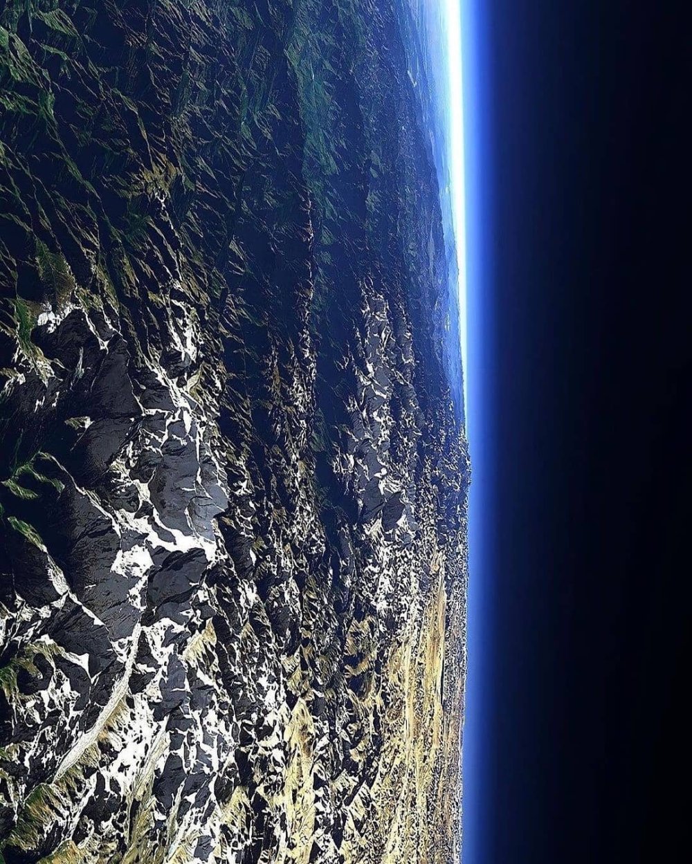 почему нет фото земли из космоса