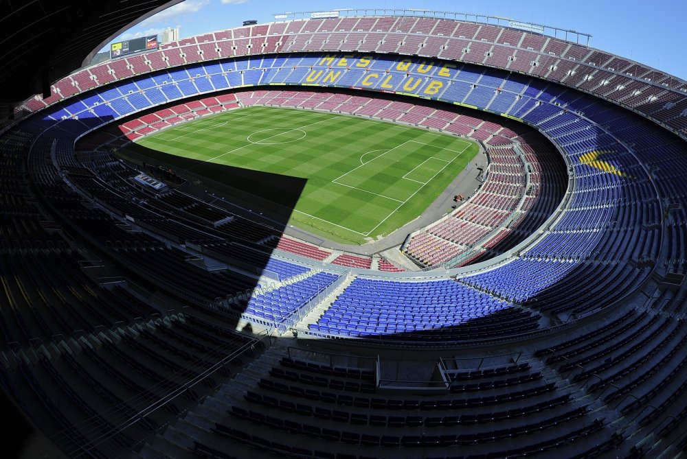 Большие стадионы европы. Стадион Камп ноу в Барселоне. Стадион Камп ноу в Барселоне 2017. Домашний стадион Барселоны. Камп ноу 2007.