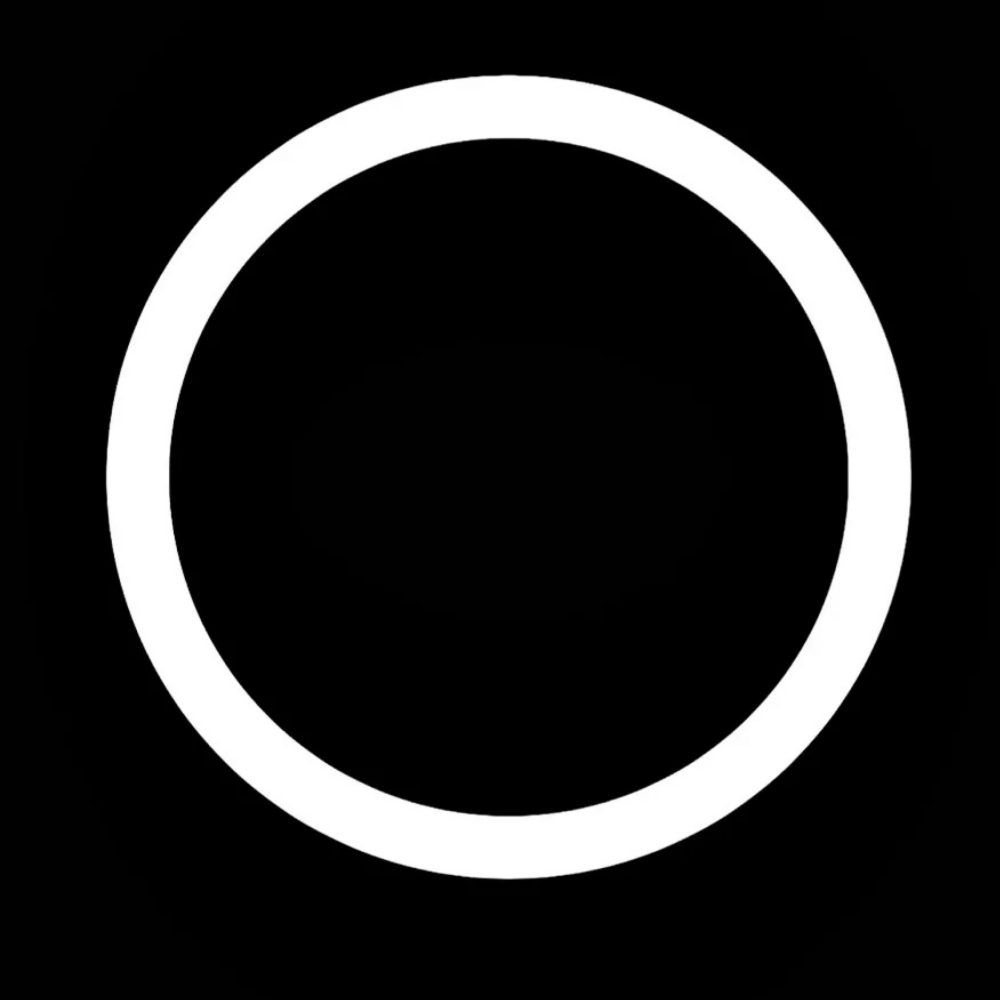 Кругом стало темно. Окружность на черном фоне. Черная окружность на белом фоне. Черный круг. В круге белом.