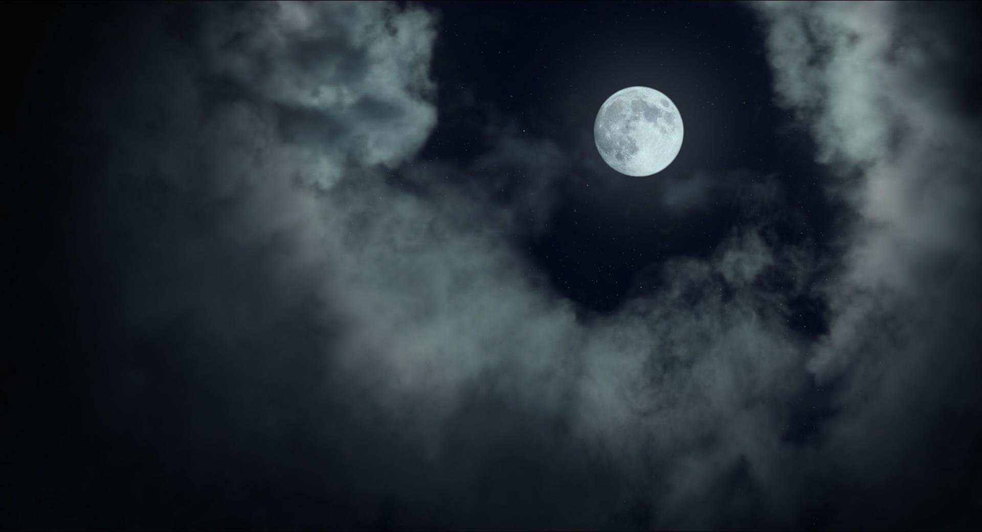 Светлый перед луны. Ночное небо с луной. Бледная Луна. Ночное небо с облаками. Луна в дымке.