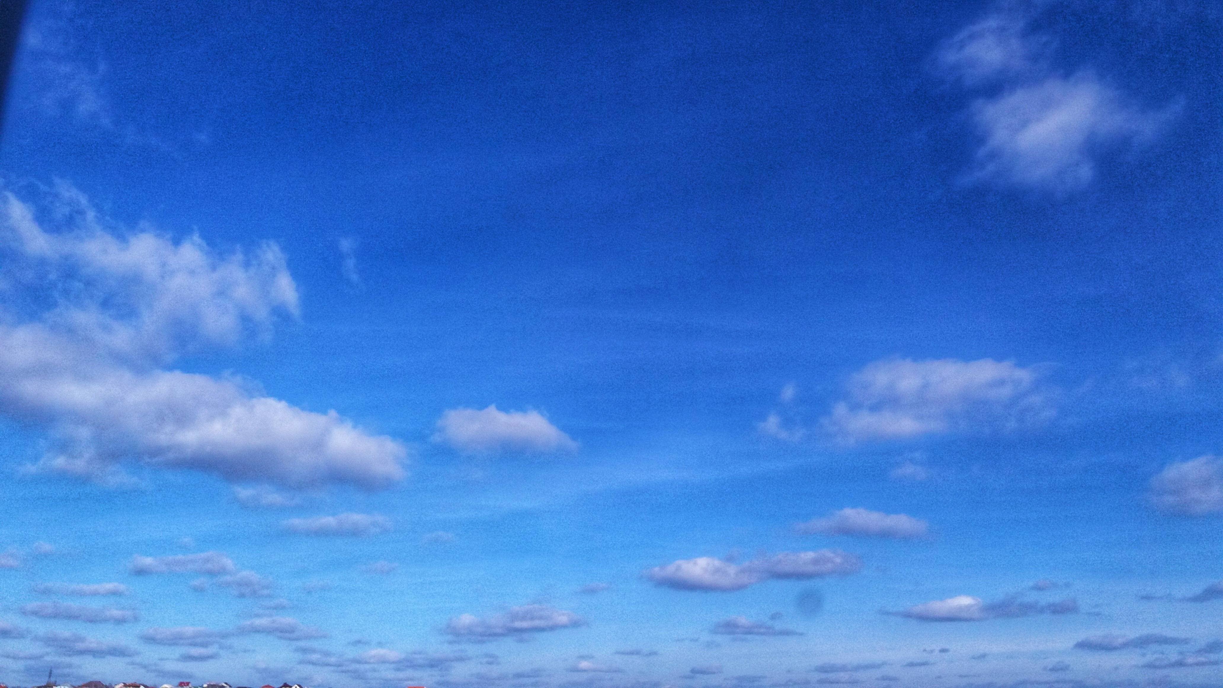 Синий синий над головой. Безоблачное небо. Голубое безоблачное небо. Голубое небо с облаками. Красивое голубое небо.