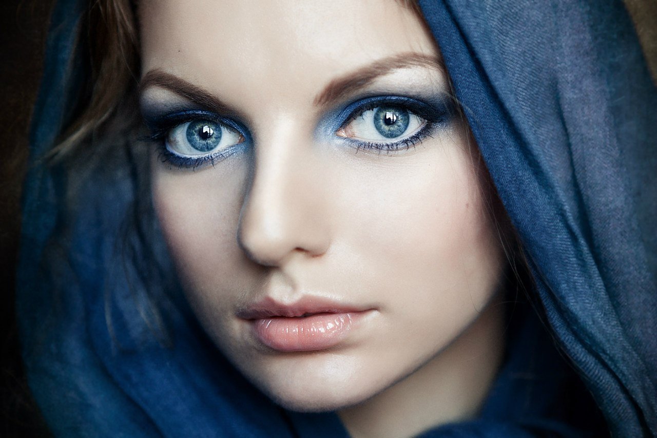 Про голубоглазую. Красивые глаза. Девушка с синими глазами. Красивые голубые глаза. Красивые бирюзовые глаза.