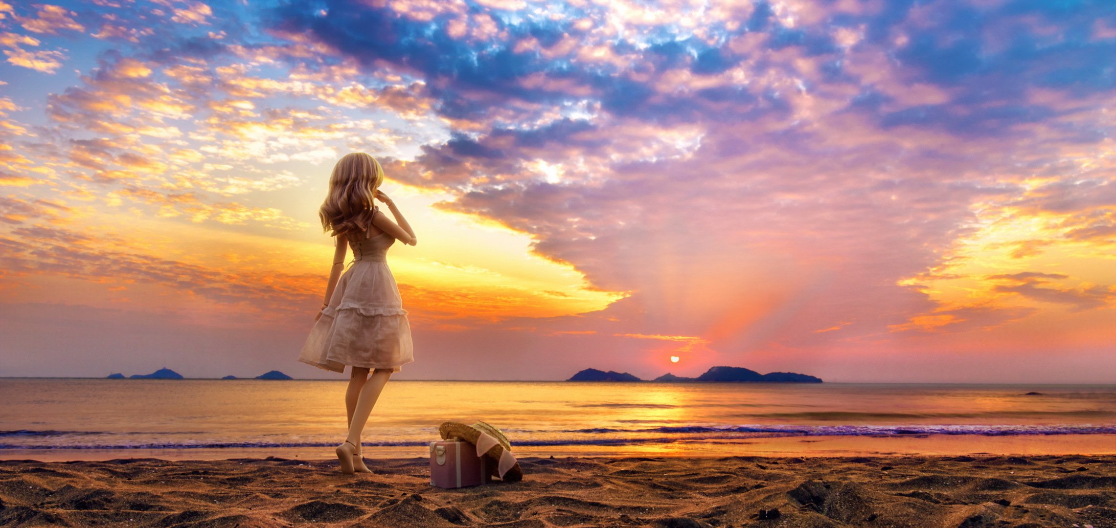 Солнечный свет небо привет песня. Планшет Bravis nb961. Девушка-море. Девушка на берегу моря. Девушка у моря с солнцем.