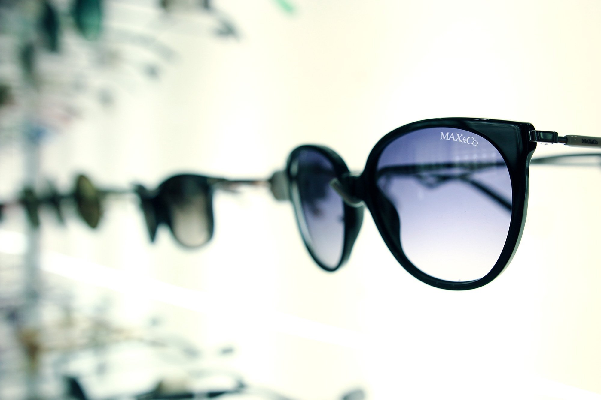 Оптическая в жизни человека. Оптика очки. Оптика солнцезащитные очки. Очки для зрения баннер. Оптические очки.