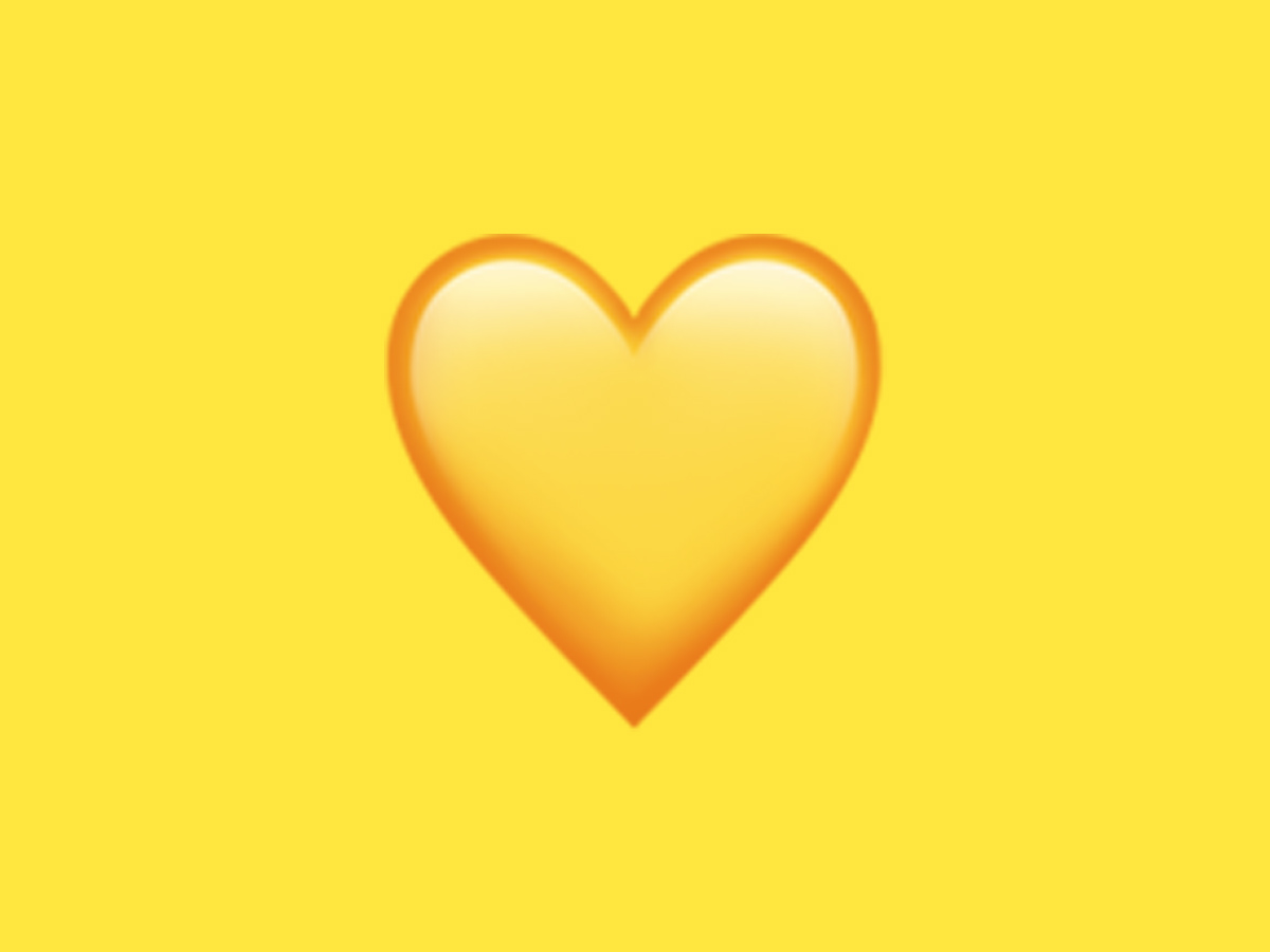 Желтое сердечко. Сердечки (желтые). Эмодзи желтое сердце. Желтый фон с сердечками. Сердце на желтом фоне.