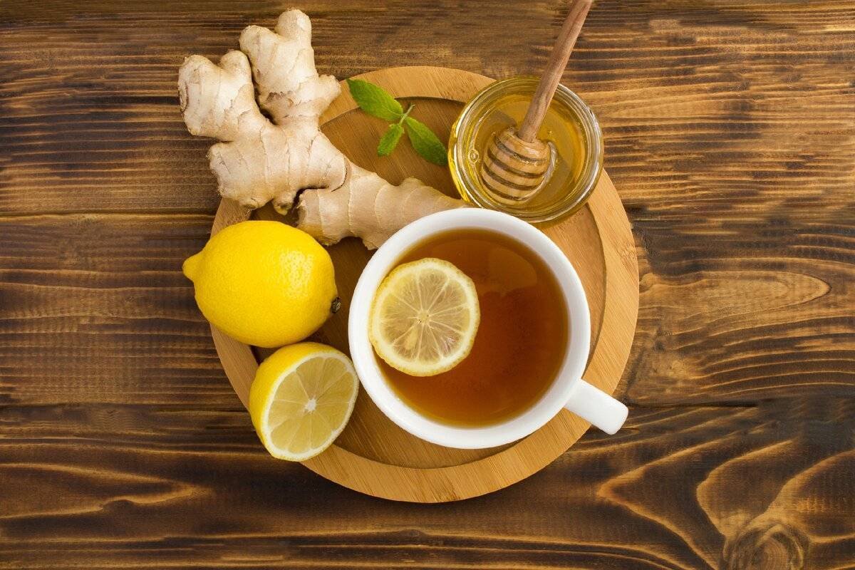 Чай с имбирем лимоном и медом рецепт. Чай с лимоном и медом. Имбирный чай. Чай с лимоном и имбирем. Чай с имбирем и медом.