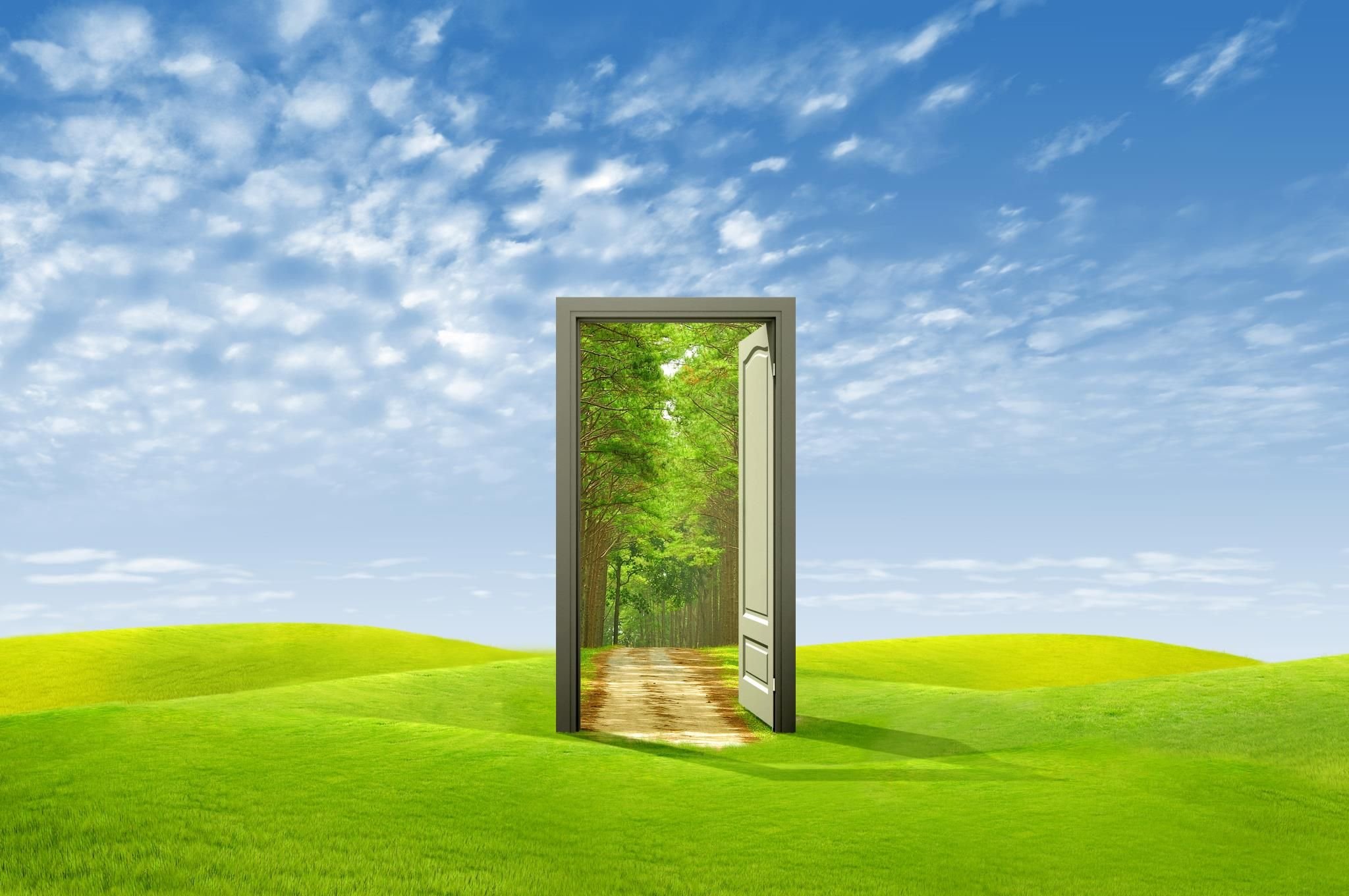 Open new doors. Дверь в природу. Открытая дверь. Открытая дверь в природу. Дверь в новую жизнь.