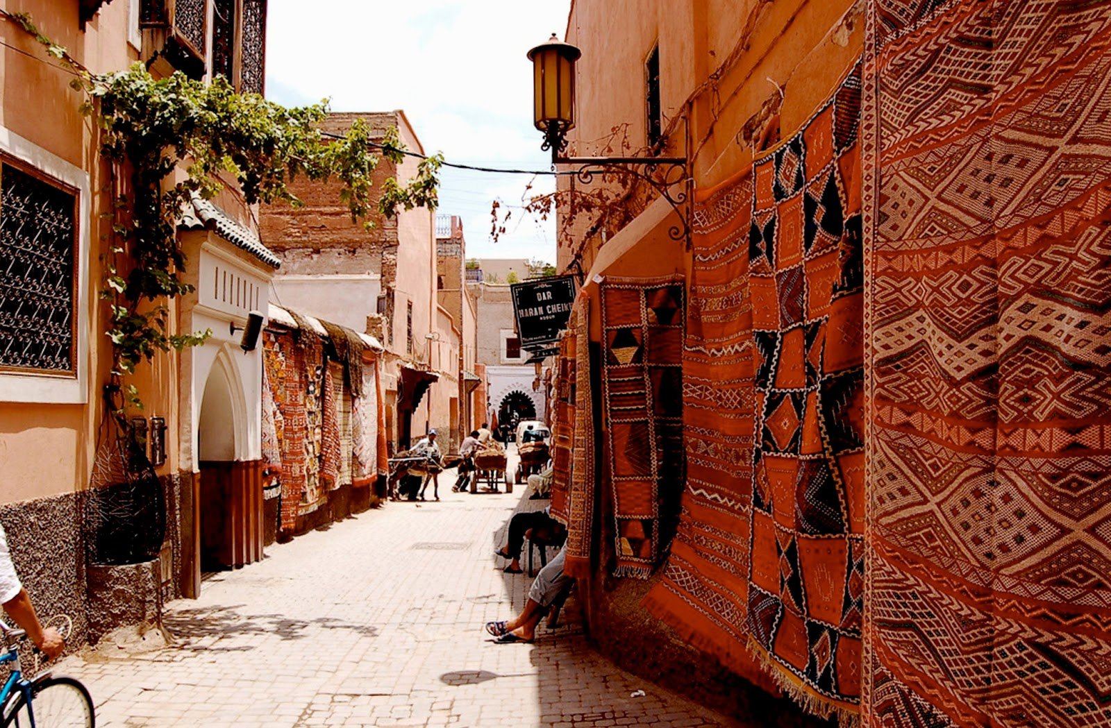 Марокко. Улочки Марракеш Марокко. Старый Марракеш Марракеш город. Марракеш Марокко улицы. Марракеш колорит.