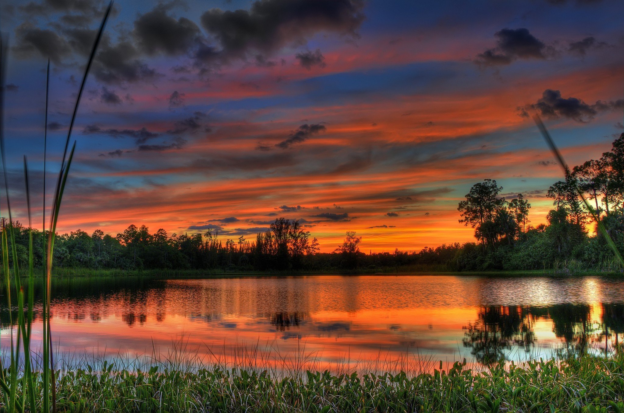 Пейзаж вечер. Природа закат. Красивый закат. Закат на озере. Закат над озером.