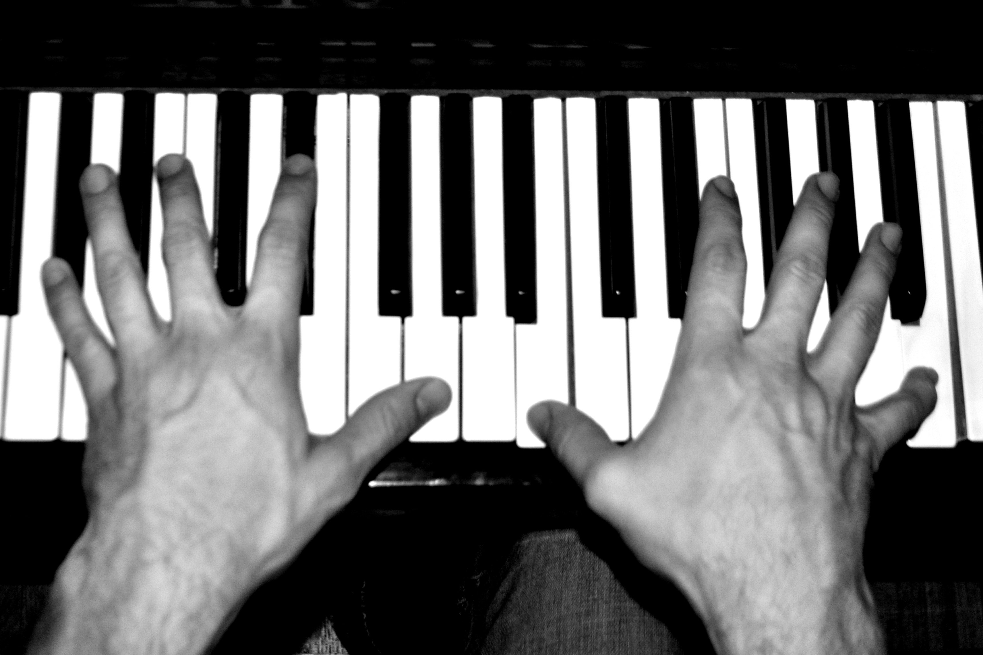 Игра музыка пальцами