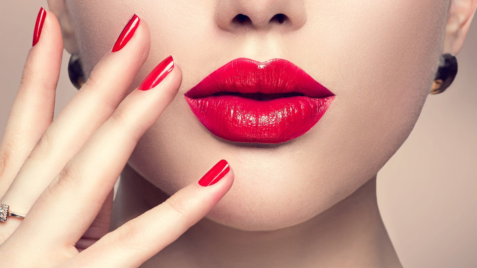 Перманентный макияж красные. Красивые губы. Женские губы. Помада для губ. Макияж губ.
