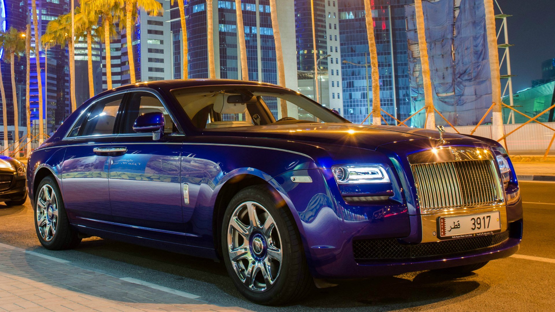 Роллс промокод. Rolls Royce. Роллс Ройс хамелеон. Rolls Royce Ghost 2022. Rolls Royce Wraith Blue.