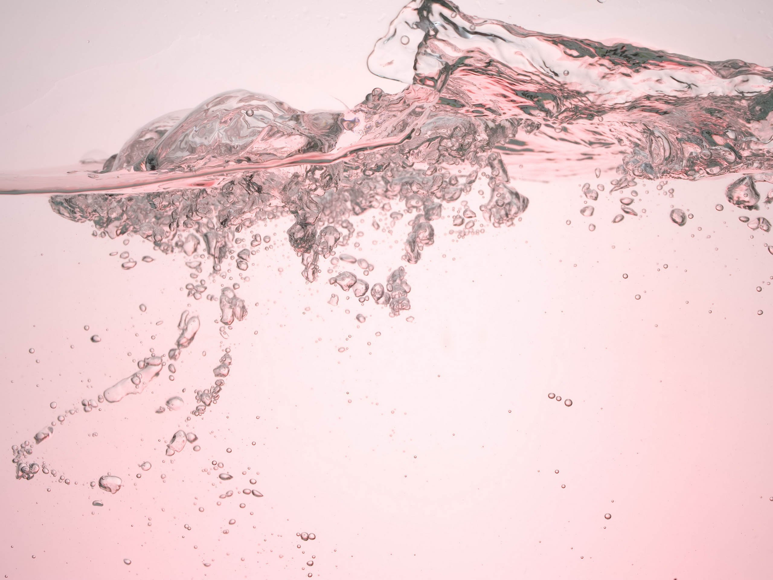 Розовые капли воды. Брызги воды. Розовые брызги. Всплеск воды. Розовая вода Эстетика.