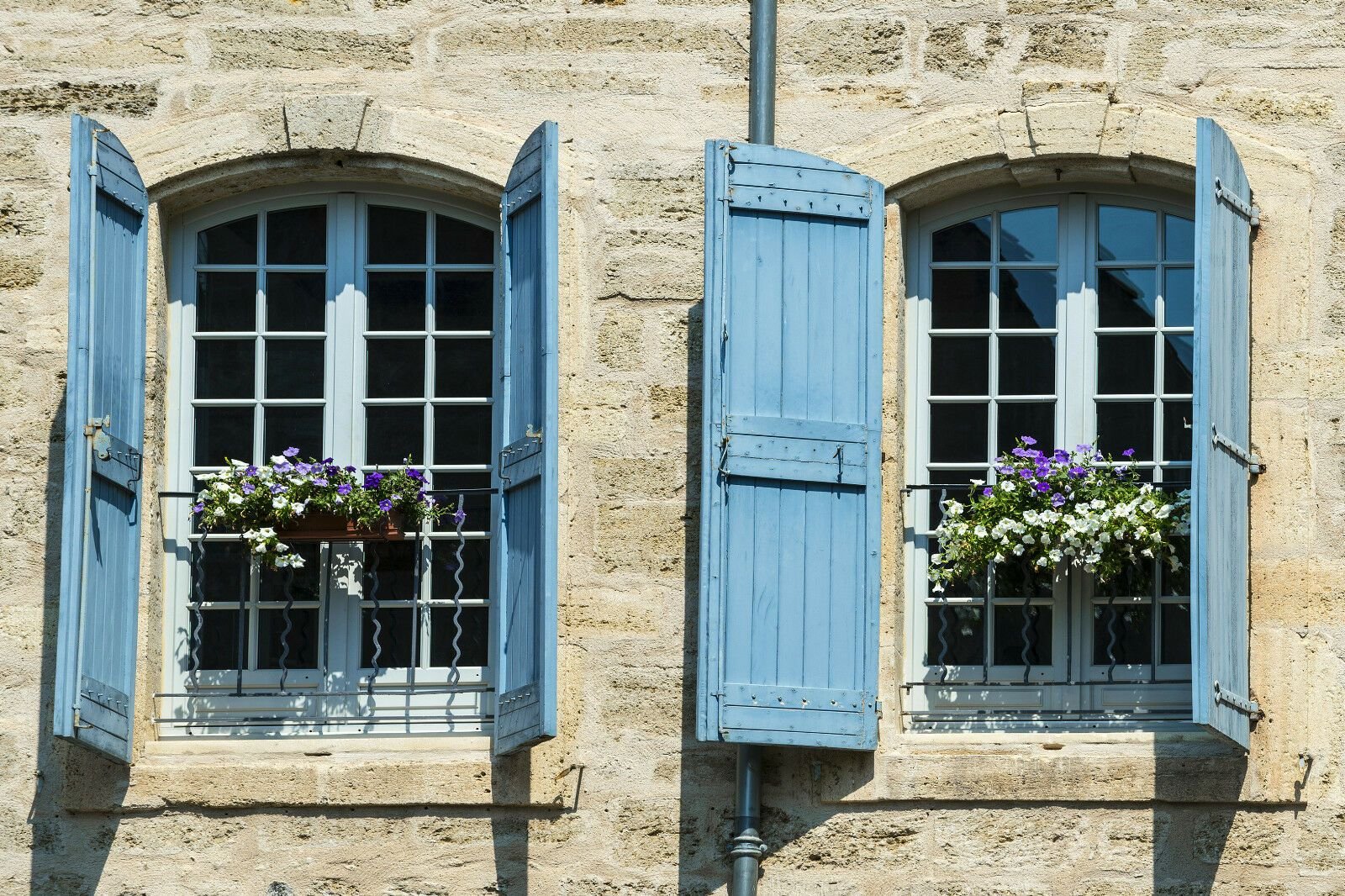 French window. Французские ставни. Окно со ставнями. Ставни на окна. Дом со ставнями.