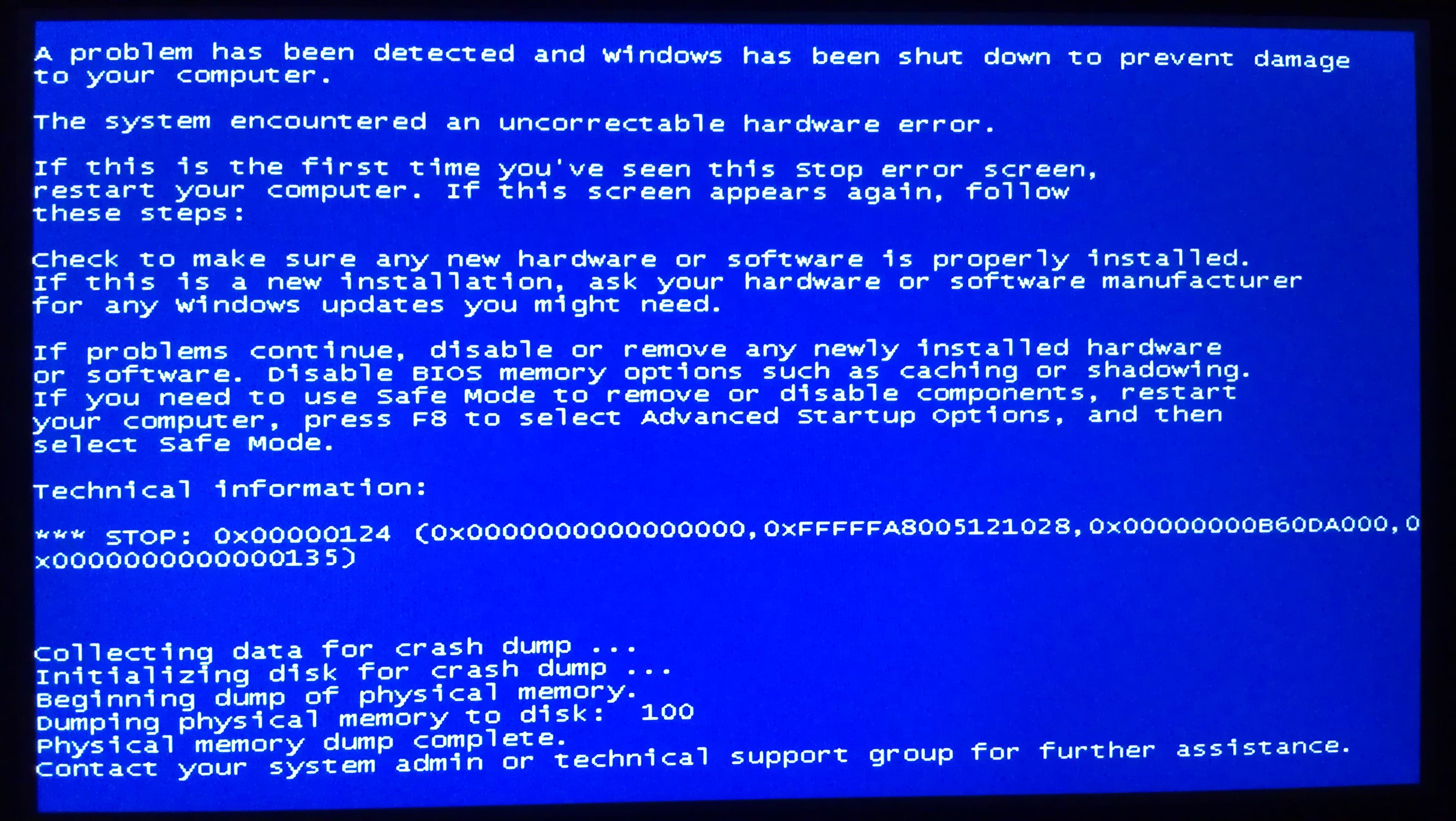 После запуска синий экран. Голубой экран. Синий экран цвет. Темно синий экран на компьютер заставку. Красно синий экран.