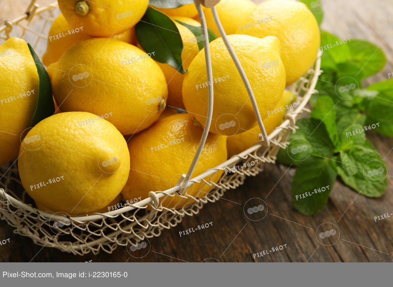 Свежесть лимона. Корзина с лимонами. Лимон. Лимоны на рынке. Лимон свежий ~ 250г.