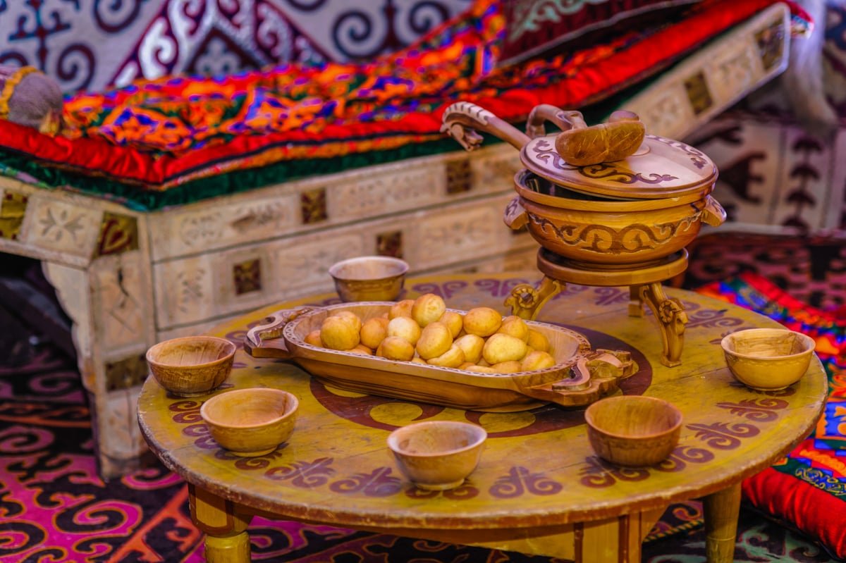 Казахский стол с едой