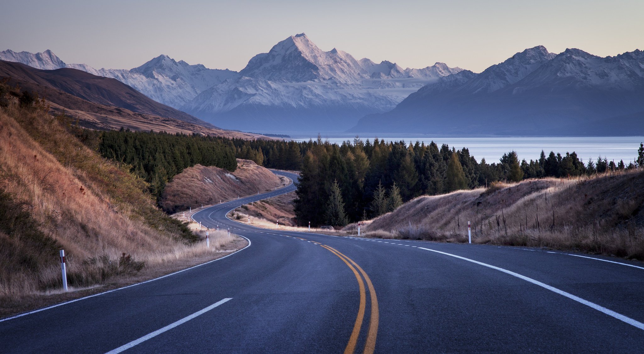 Поворот шоссе. Дороги штата Монтана. Чуйский тракт фото. Чуйский тракт арт. Шоссе в новой Зеландии.