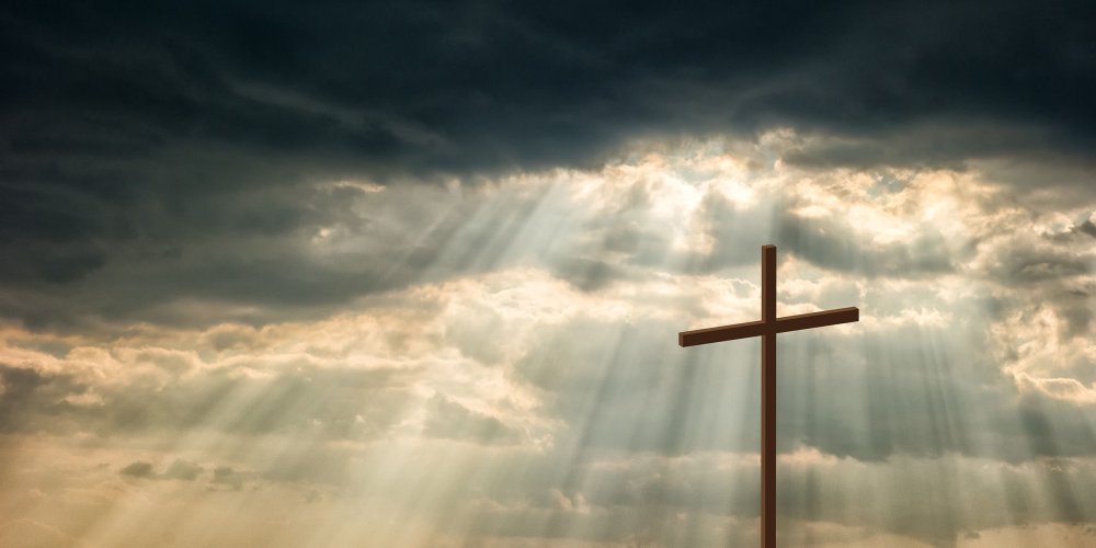 Крестик на фоне неба