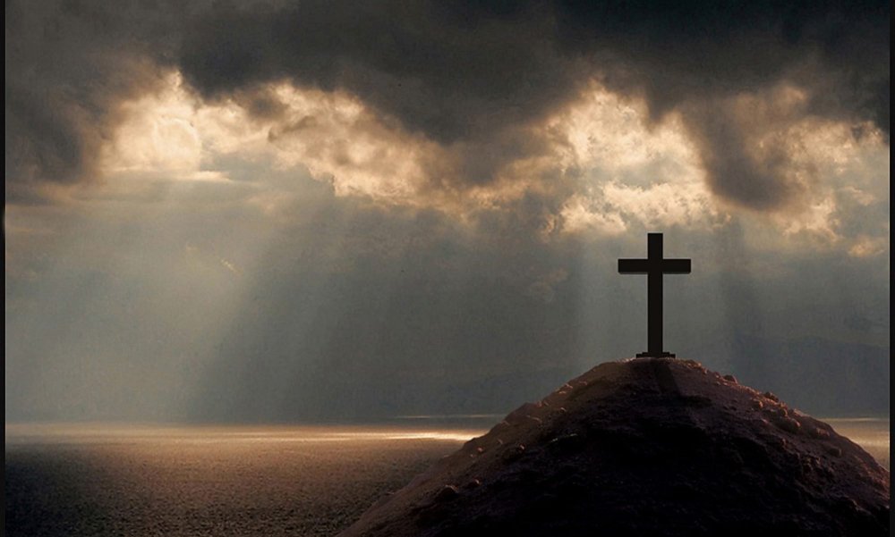 Крест на фоне солнца