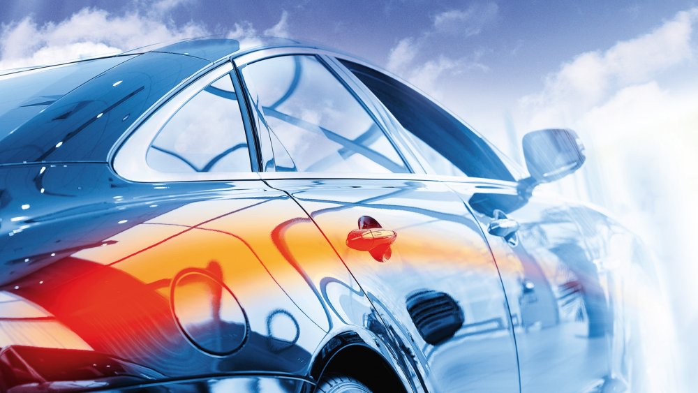 Желтый автомобиль