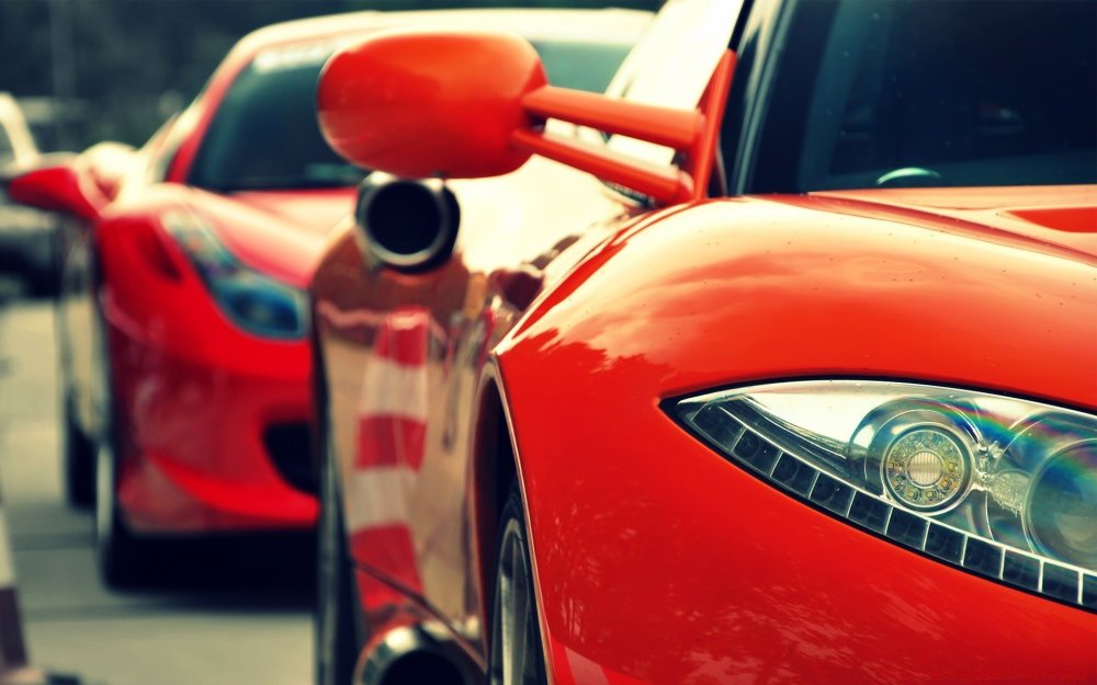 Красная машина макро