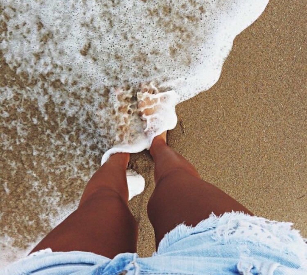 Ноги на песке