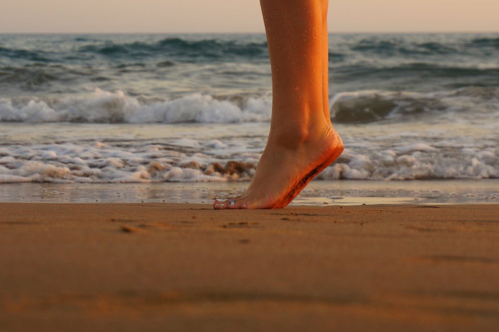 Красивые ножки на пляже