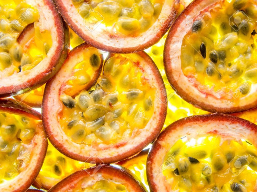 Маракуйя в тарелке