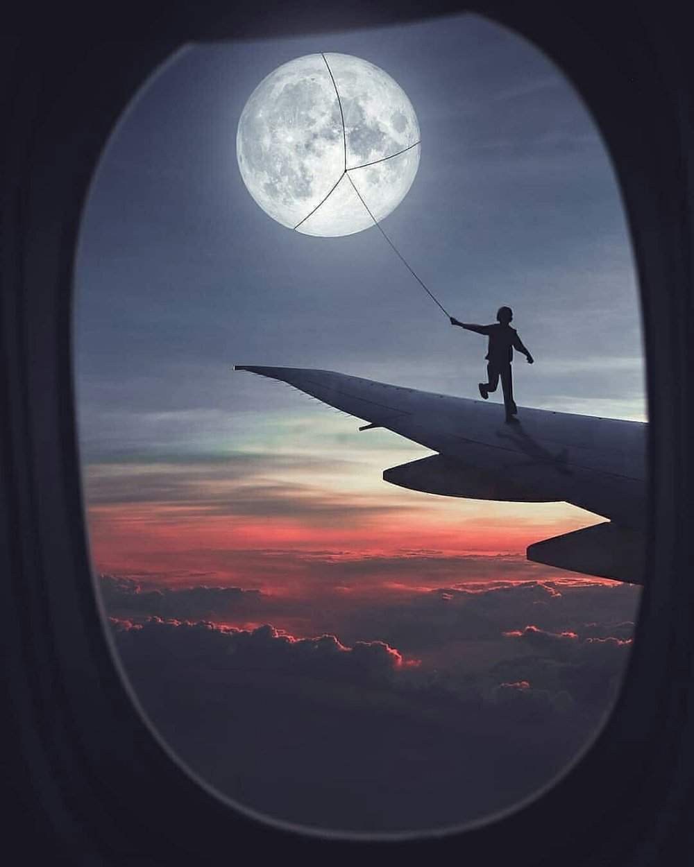 Самолет и Луна