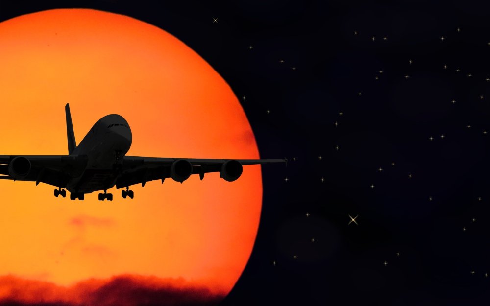 Самолет под луной