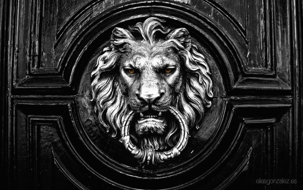 Лев в готическом стиле