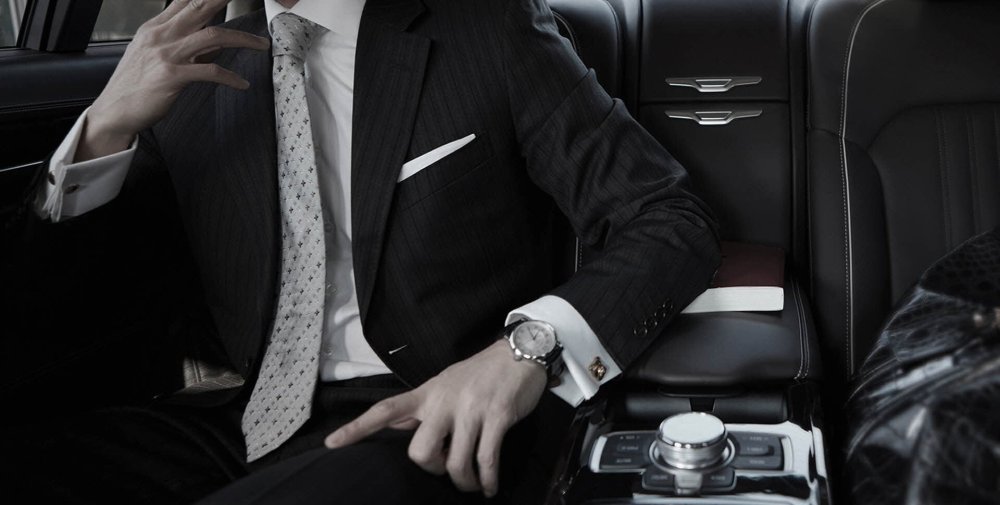 Мужчина в костюме