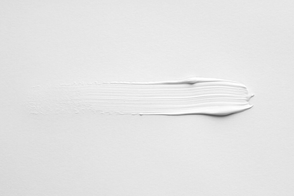 Мазок кисти белый