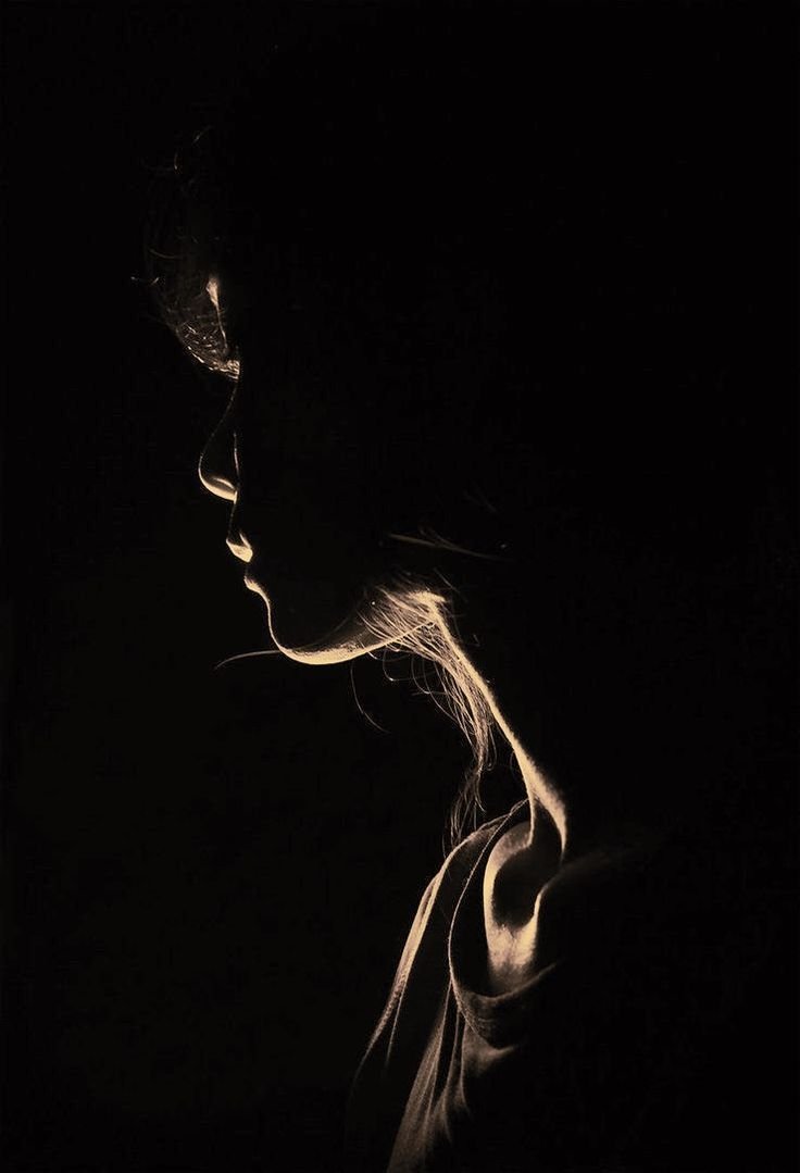 Темная девушка