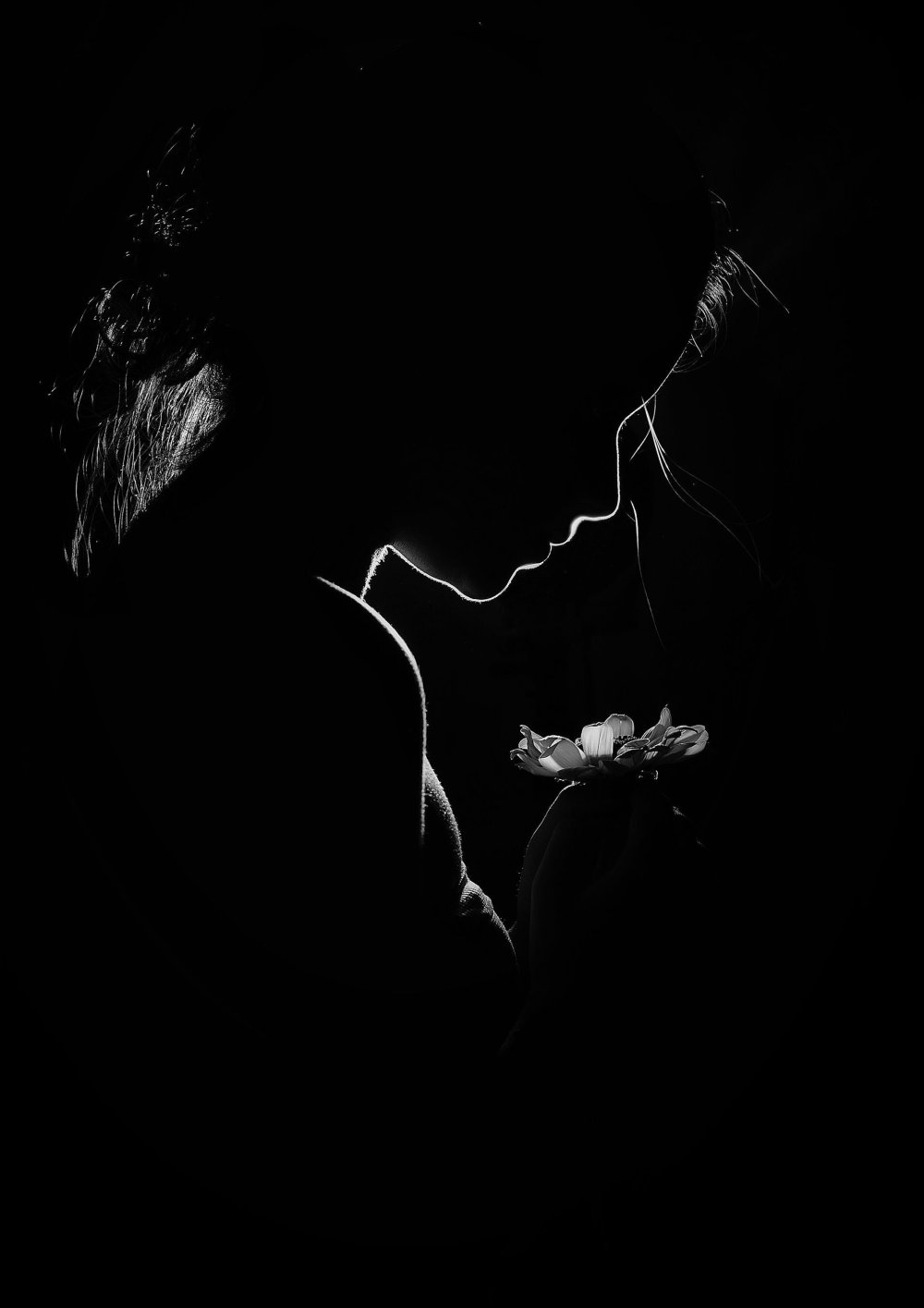 Силуэт девушки неон