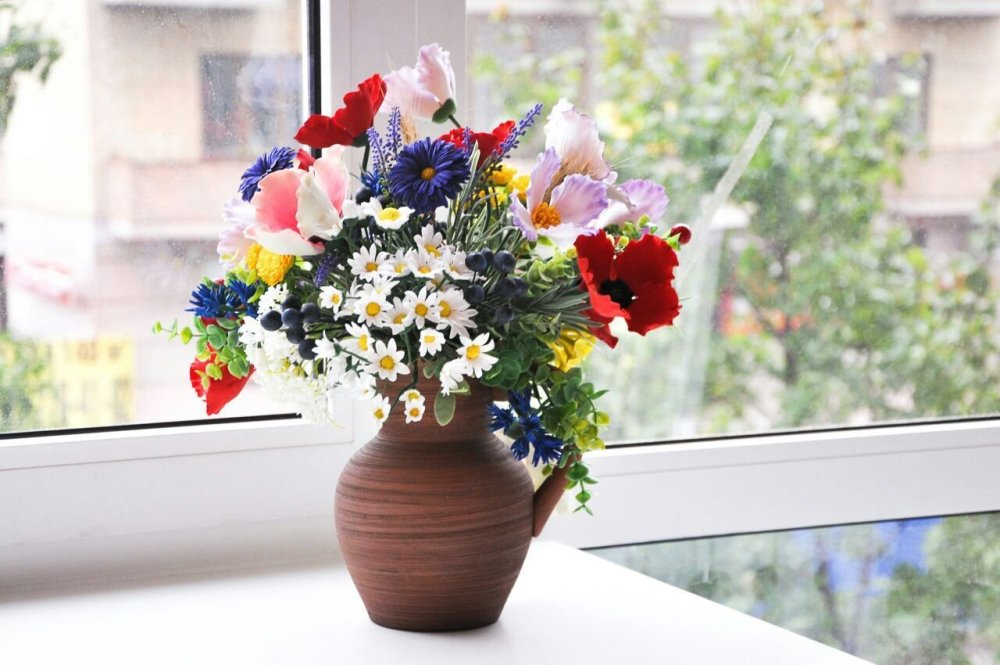 Летние цветы в вазе