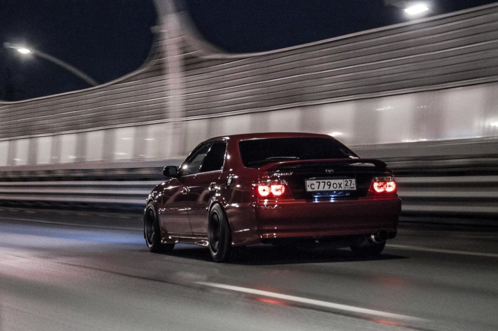 Чайзер 100 Турер v ночью