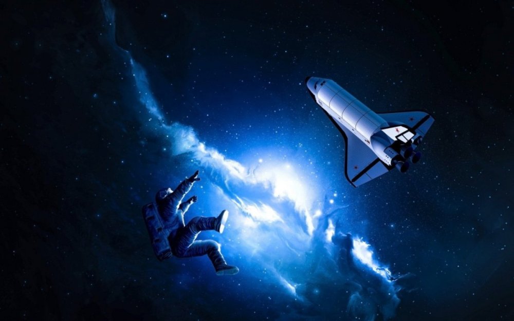 Космический корабль в полете