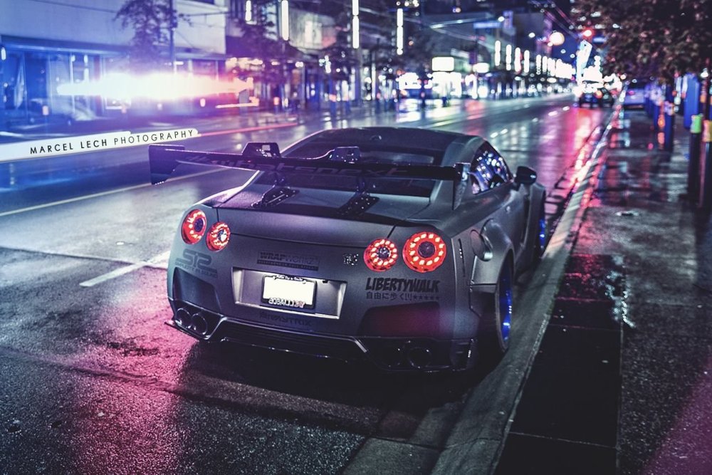 Nissan Skyline GTR r35 сзади