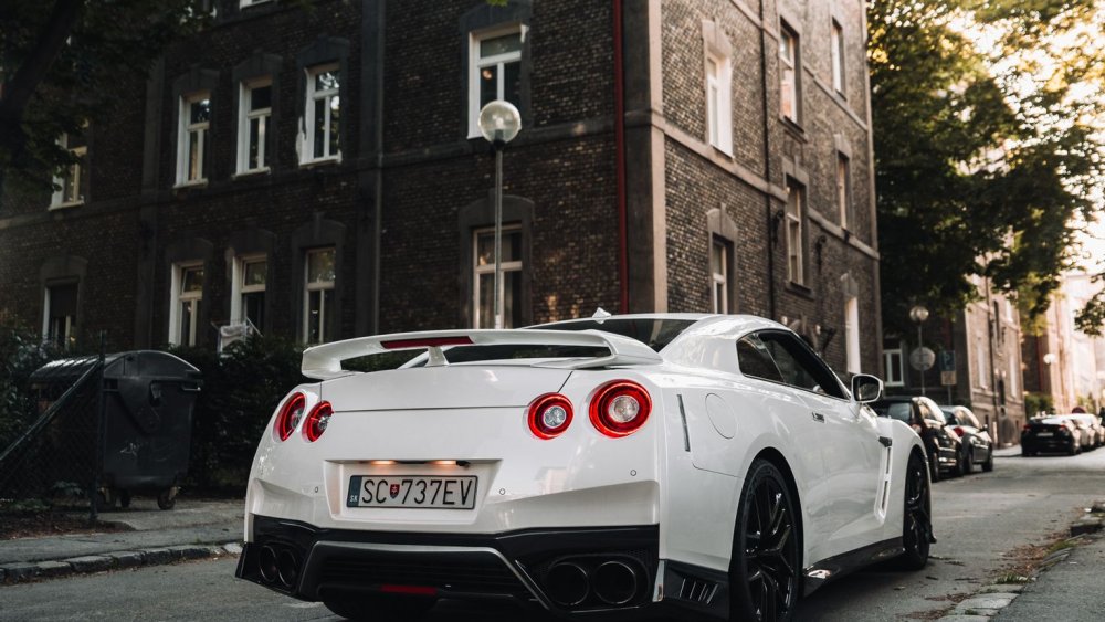 Nissan GTR 2017 белый