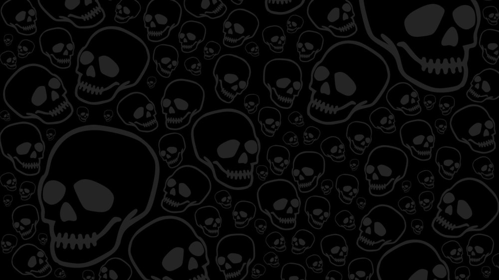 Девушка в маске в темноте